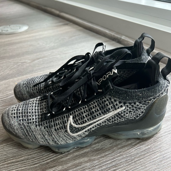 Nike Flyknit Vapor Max - Picture 1 of 4